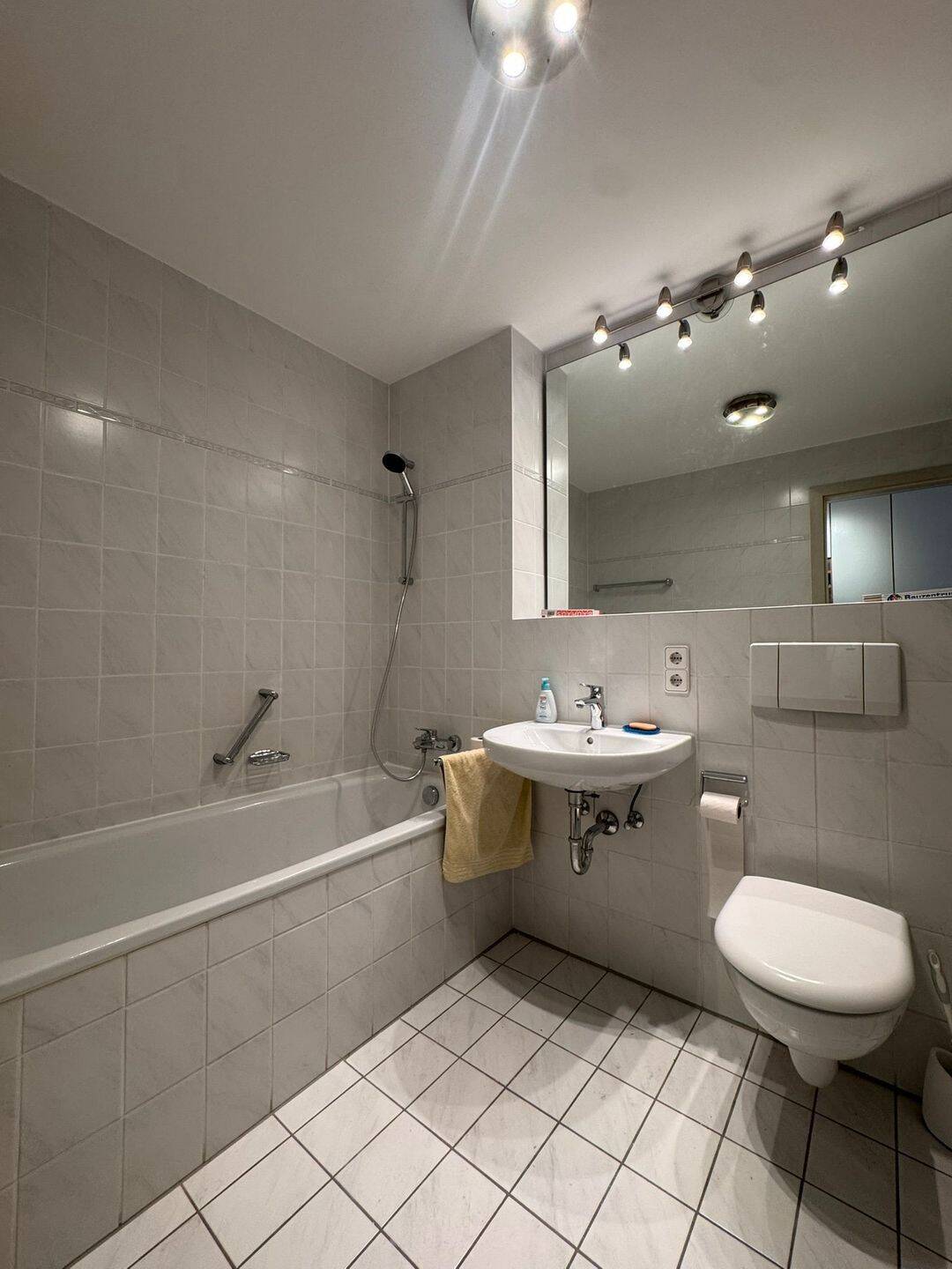 Gemütliche 2-Zimmer Wohnung mit verglaster Loggia in München-Laim – München – Vorschaubild 4
