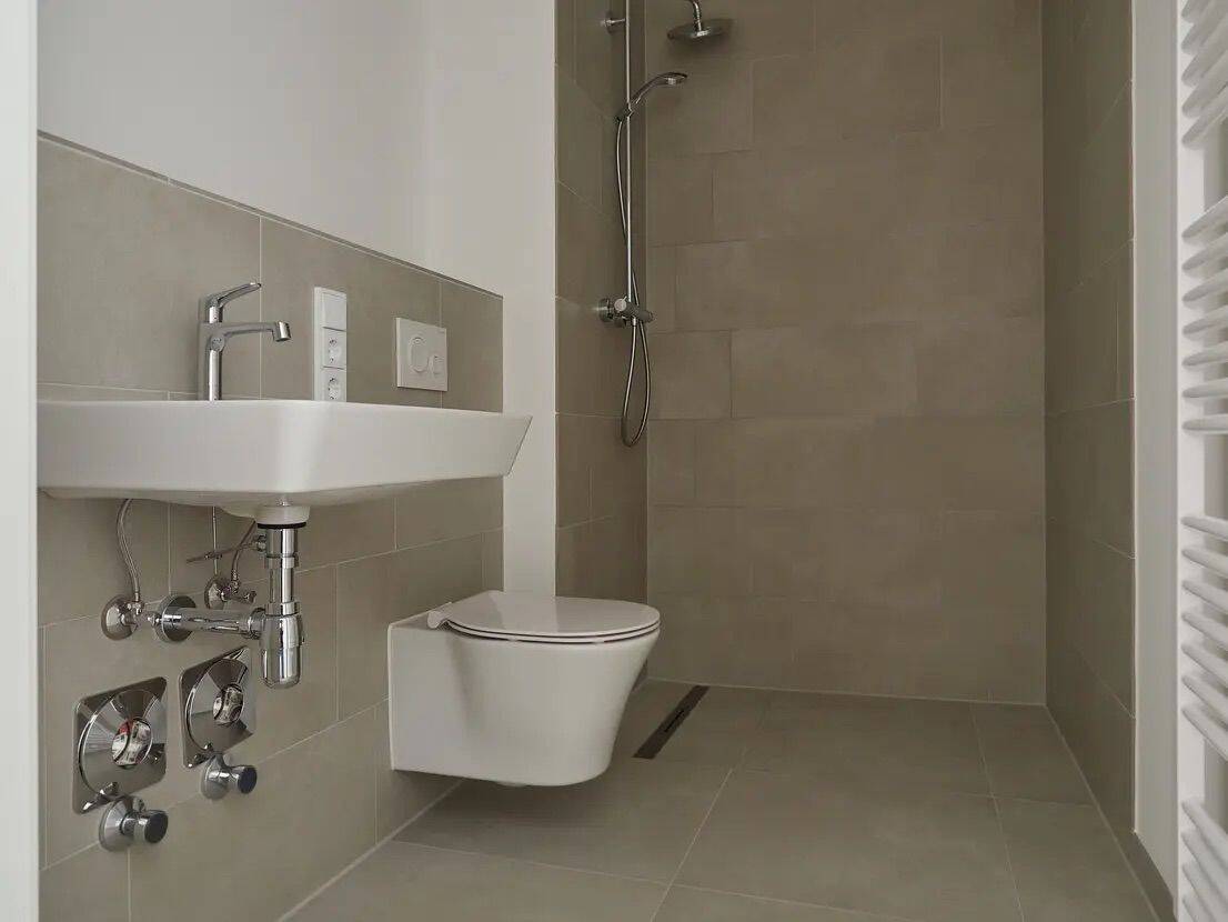 1,5 Zimmer Wohnung mit großem Balkon & hochwertiger Einbauküche – München – Vorschaubild 9