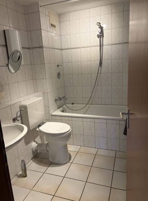 Modernisierte Wohnung in Köln mit Balkon! – Köln – Vorschaubild 4