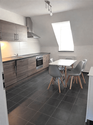 Ab 01.10.2026 / Gepflegte 3-Zimmer- Dachgeschosswohnung im Zweifamilienhaus – 54558 Gillenfeld – Vorschaubild 1