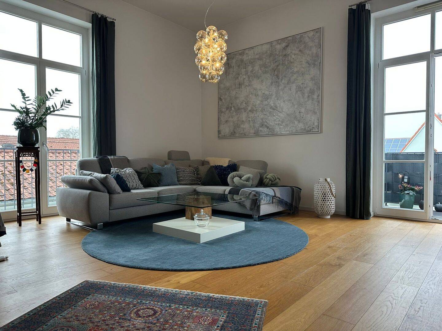 Moderne voll- oder teilmöblierte 3-Zimmer Altstadtwohnung mit Balkon & Tiefgaragenstellplatz (2,5 - 3 Jahre) – Ingolstadt – Vorschaubild 2