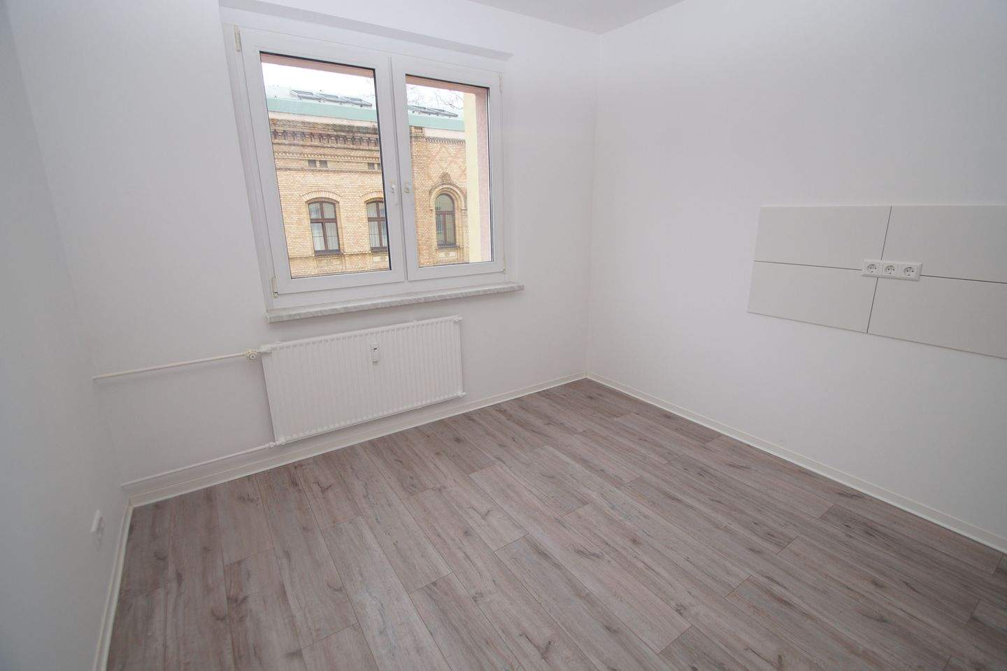 4-Zimmer-Wohnung mit BALKON, Bad mit Badewanne – Magdeburg – Vorschaubild 4