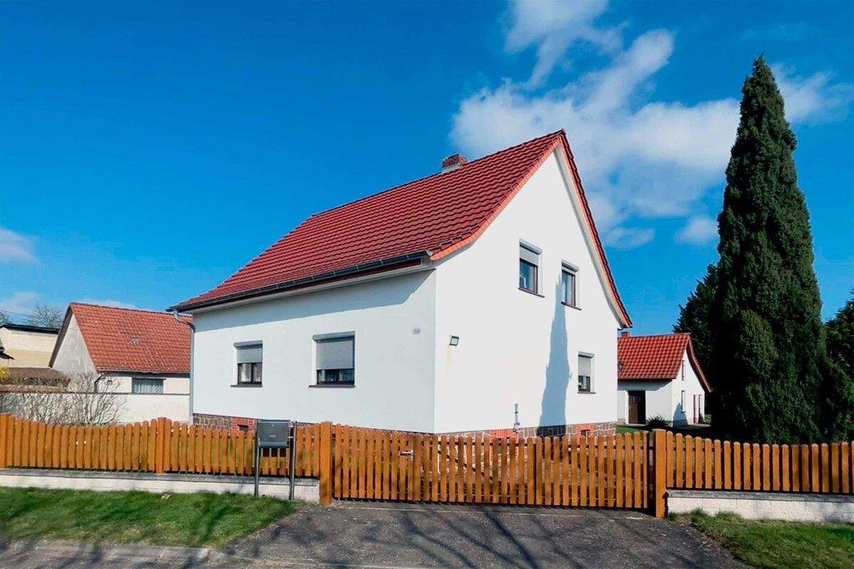 Gepflegtes Einfamilienhaus und viel Nebengelass auf großem Grundstück in Plessa – Plessa – Bild 1 von 9