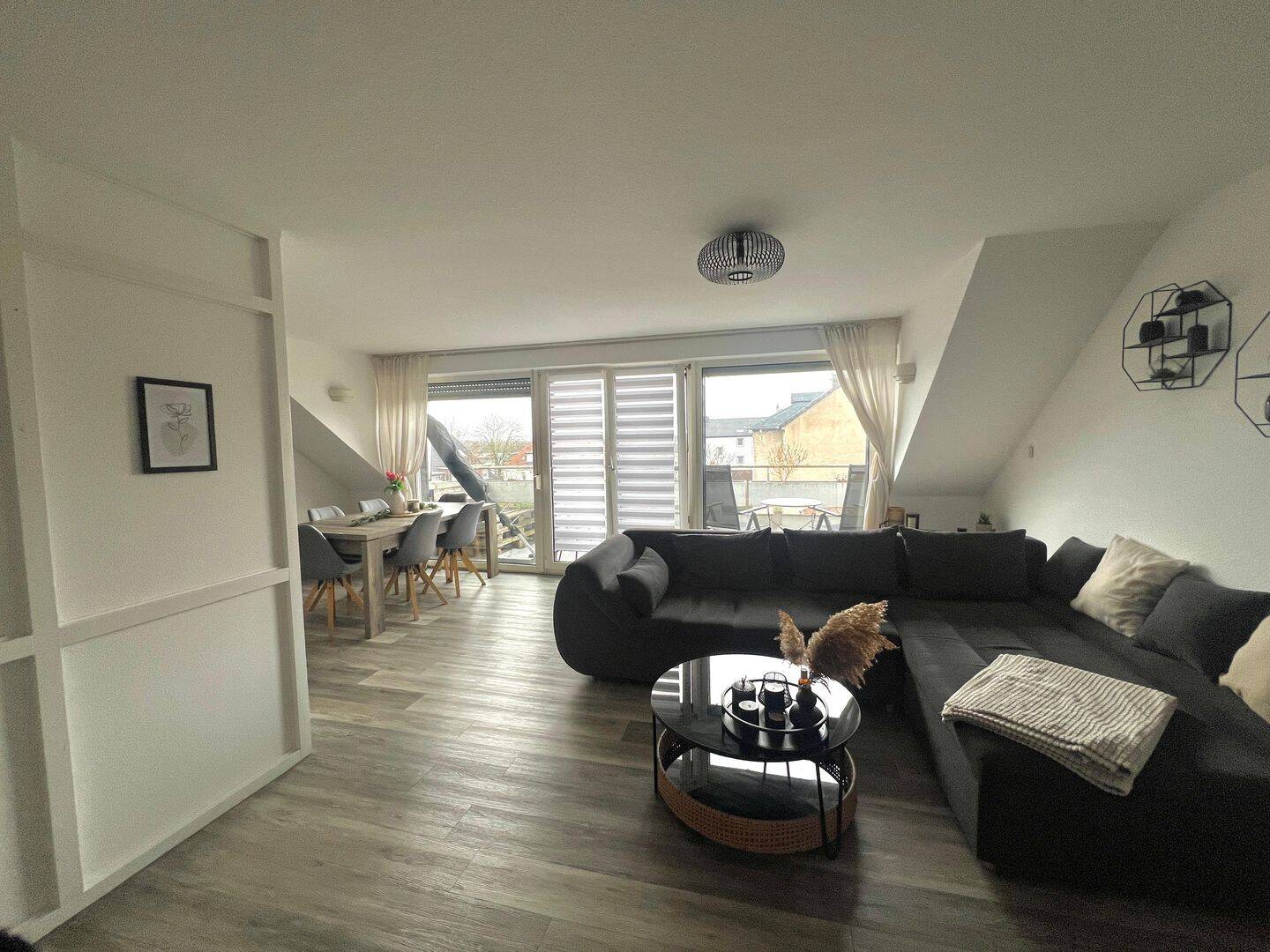Schöne Dachgeschosswohnung in bester und zentraler Lage von Hombruch (City) – Dortmund – Bild 1 von 9
