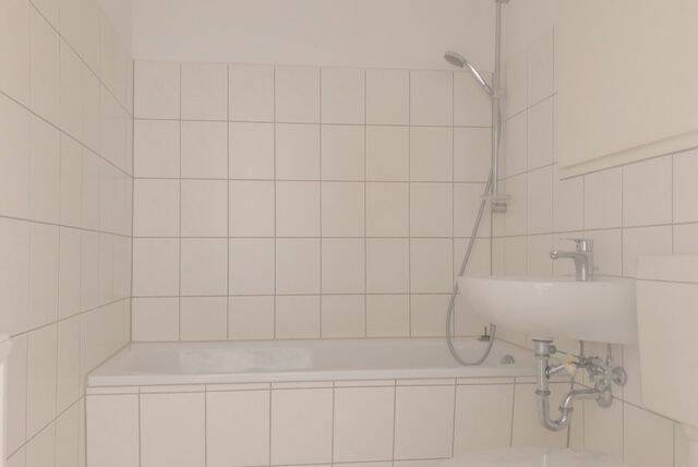 2-Zimmer-Wohnung bequem mit EINBAUKÜCHE – Chemnitz – Vorschaubild 4