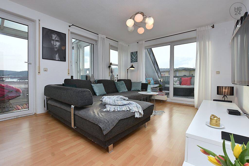 Modern möblierte, sonnige Wohnung mit Balkon und Wintergarten in Stuttgart Untertürkheim – Stuttgart – Bild 1 von 9