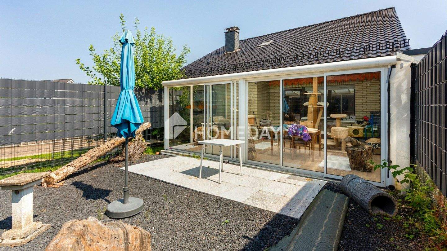 Modernisiertes Einfamilienhaus mit separater Einliegerwohnung und großem Grundstück – Wermelskirchen – Bild 1 von 9