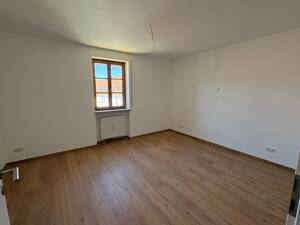 NEU saniertes 2-Zimmer-Apartment mit geräumigem Bad und Einbauküche am Bismarckplatz - Wohnung 16
