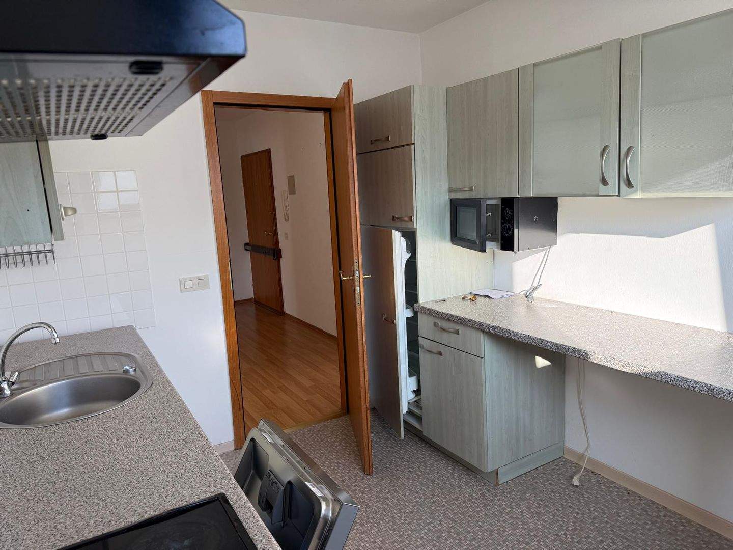 Beste Stadtlage, Sachsenweg, Saarbrücken, komfortable ETW-Wohnung mit Garage und Pool im Haus – Saarbrücken – Vorschaubild 5