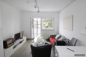 Kapitalanlage mit hohem Vermietungspotential: Möblierte 2-Zimmer-Wohnung mit Balkon in Mülheim-Saarn – 45481 Mülheim an der Ruhr – Vorschaubild 1