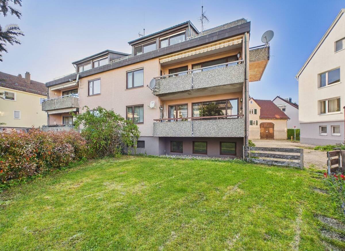 Kapitalanlage mit Lagebonus. 3FH mit Einliegerwohnung, Garage, 2 SP, Garten, Keller – 70619 Stuttgart – Bild 1 von 9