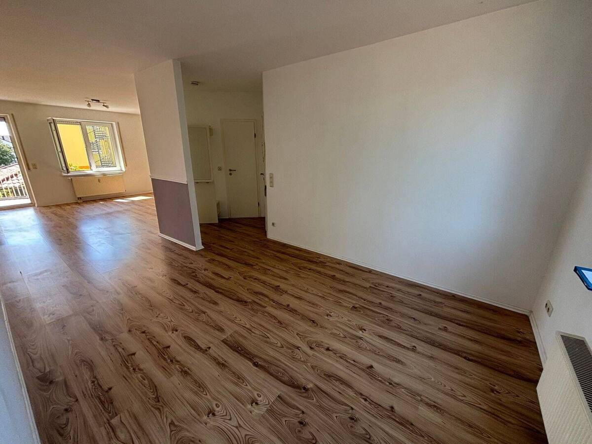 2-Zi.-Whg nahe S-Bahn mit Balkon, EKG und TG Stellplatz – 63165 Mühlheim am Main – Bild 1 von 9
