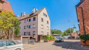 Dreifamilienhaus mit Ladeneinheit und Garage in Stuttgart-Wangen