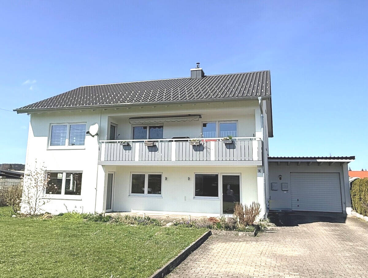 *** Modernisiertes Zweifamilienhaus in Erkheim *** – Erkheim – Bild 1 von 9