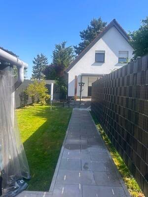Einfamilienhaus ( Freistehend ) in sehr ruhiger Lage mit Garten