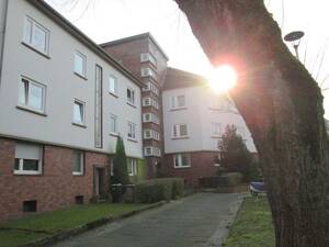 Schöne Singlewohnung mit Balkon !