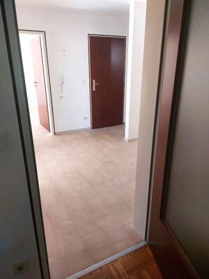 Großzügige 3-Zimmer-Wohnung in Neumarkt mit Einbauküche und Garage – 92318 Neumarkt in der Oberpfalz – Vorschaubild 7