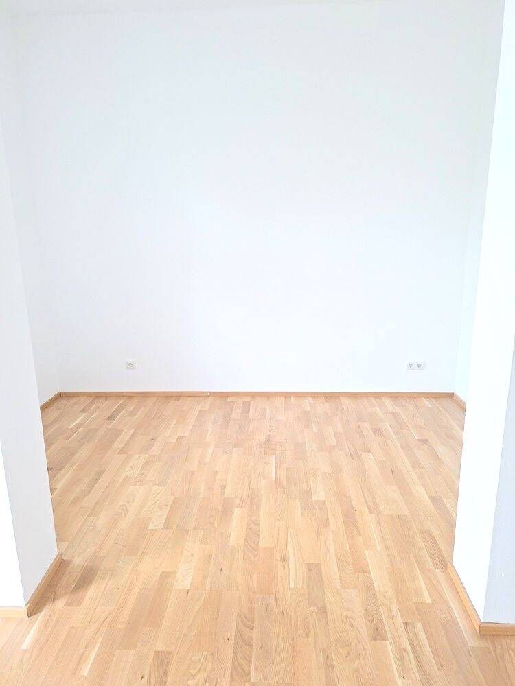 !! 4-Zimmer-Wohnung in ruhiger Nebenstraße mit Balkon und PKW-Stellplatz !! – Chemnitz – Vorschaubild 9
