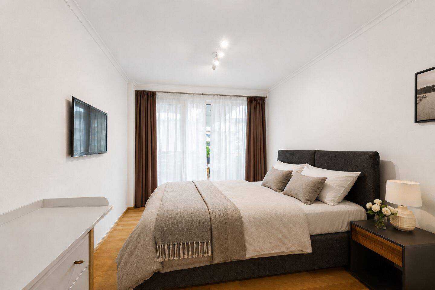 Großzügige 4-Zimmer-Eigentumswohnung mit Loggia, Aufzug und ruhiger Innenhoflage – Düsseldorf – Vorschaubild 7