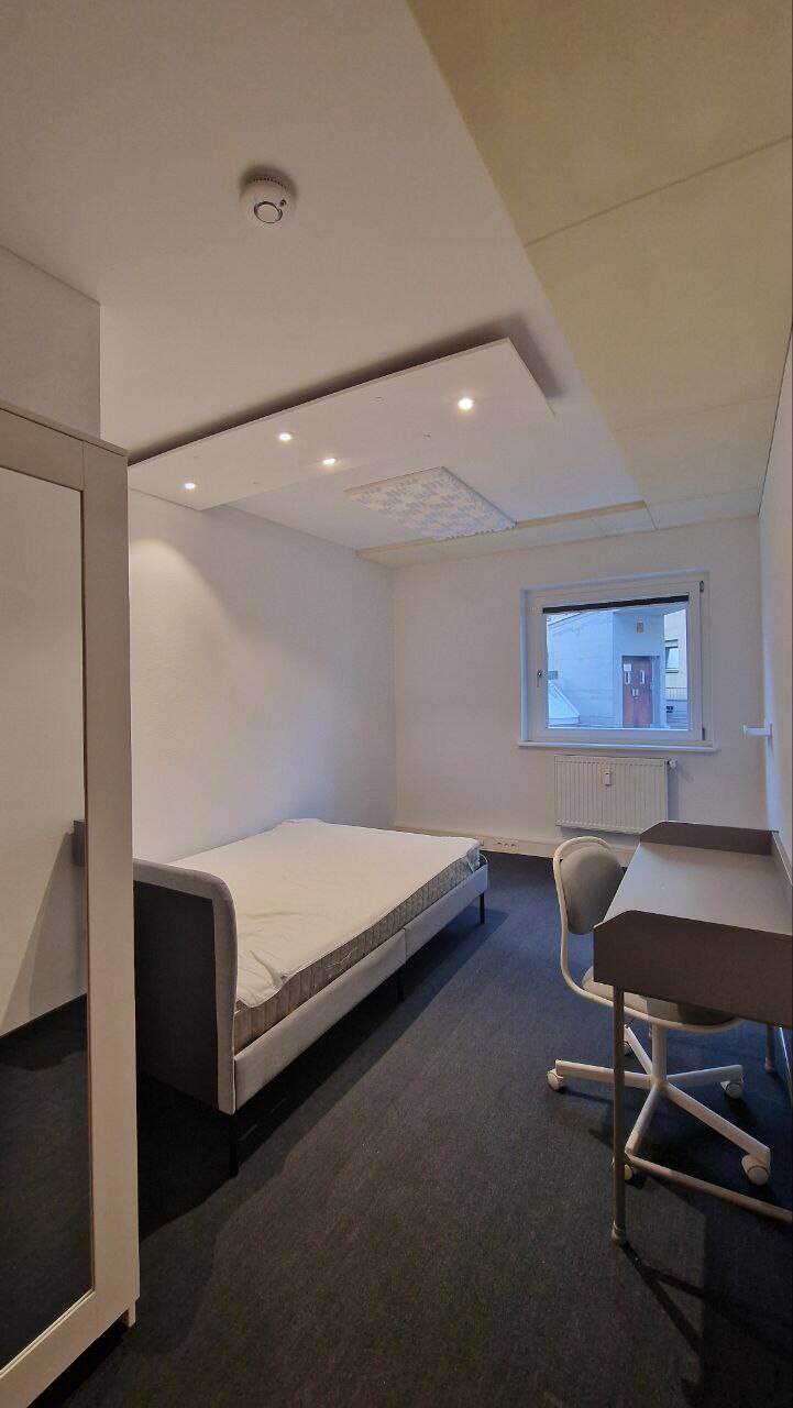 Gepflegtes WG-Zimmer in einer Frauen-WG in der Pforzheimer Innenstadt – Pforzheim – Bild 1 von 3