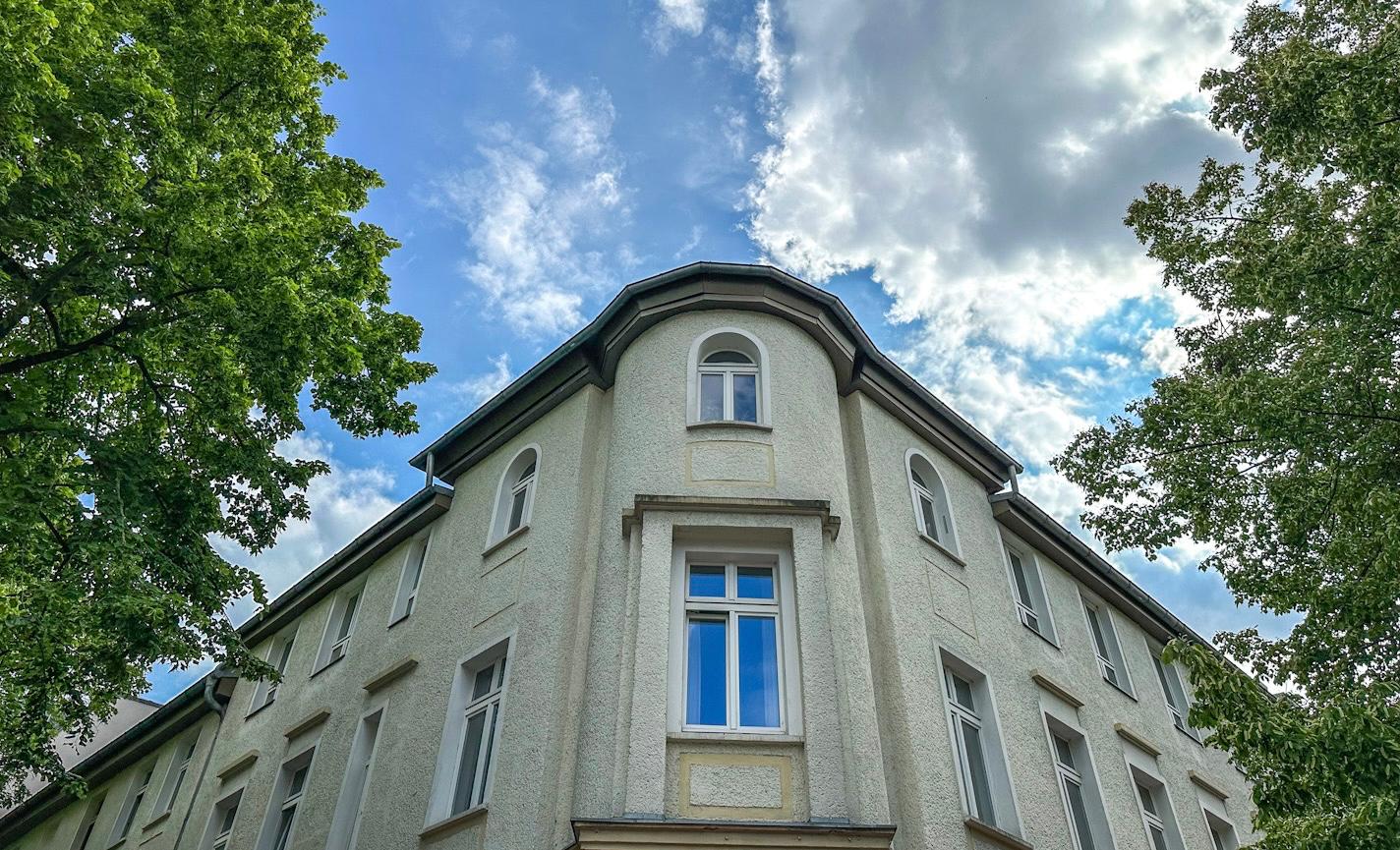 Wohn- und Geschäftshaus in markanter Ecklage im Komponistenviertel