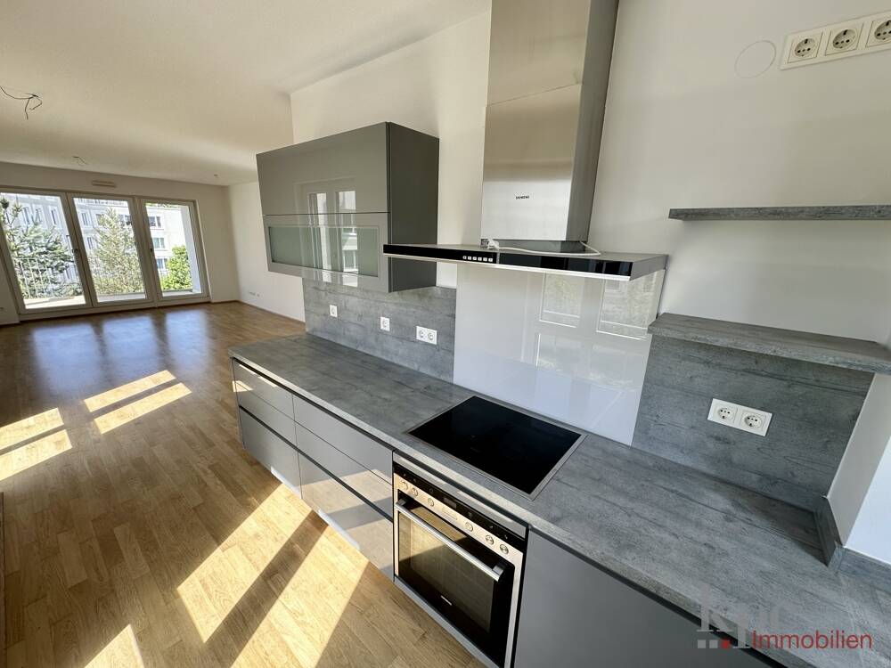 Lichtdurchflutete Penthouse-Wohnung mit 50m² Dachterrasse! Designer-EBK! 2 Bäder! S-Bahn! – München – Vorschaubild 7