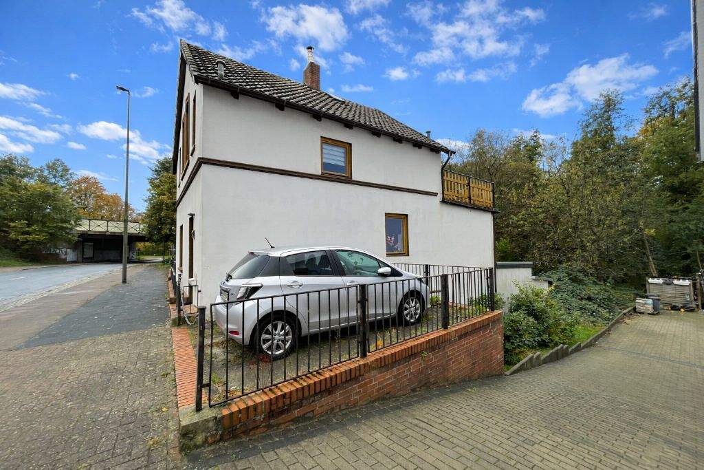Wohnen mit viel Platz auf einem großen Grundstück mit Hanglage, Dachterrasse und großzügigem Garten – Bremen – Vorschaubild 8