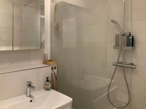 bezugsfreie 2-Zimmer-Wohnung mit Fernsehturmblick in ruhiger Lage in Mitte – 10179 Berlin – Vorschaubild 2
