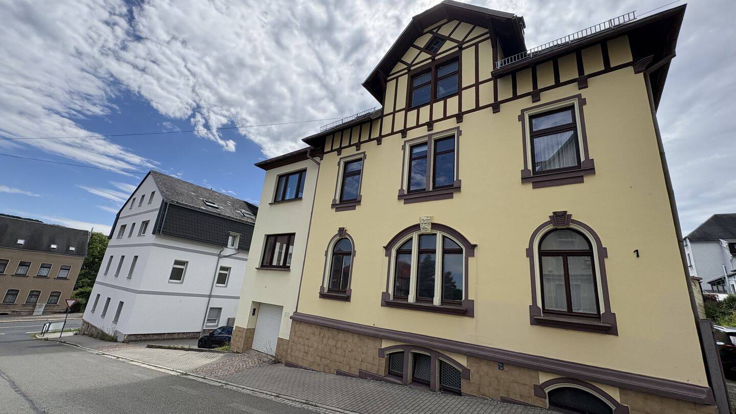 Attraktive Kombination aus Wohnraum und Gewerbefläche mit Entwicklungsmöglichkeiten – Ellefeld – Vorschaubild 2