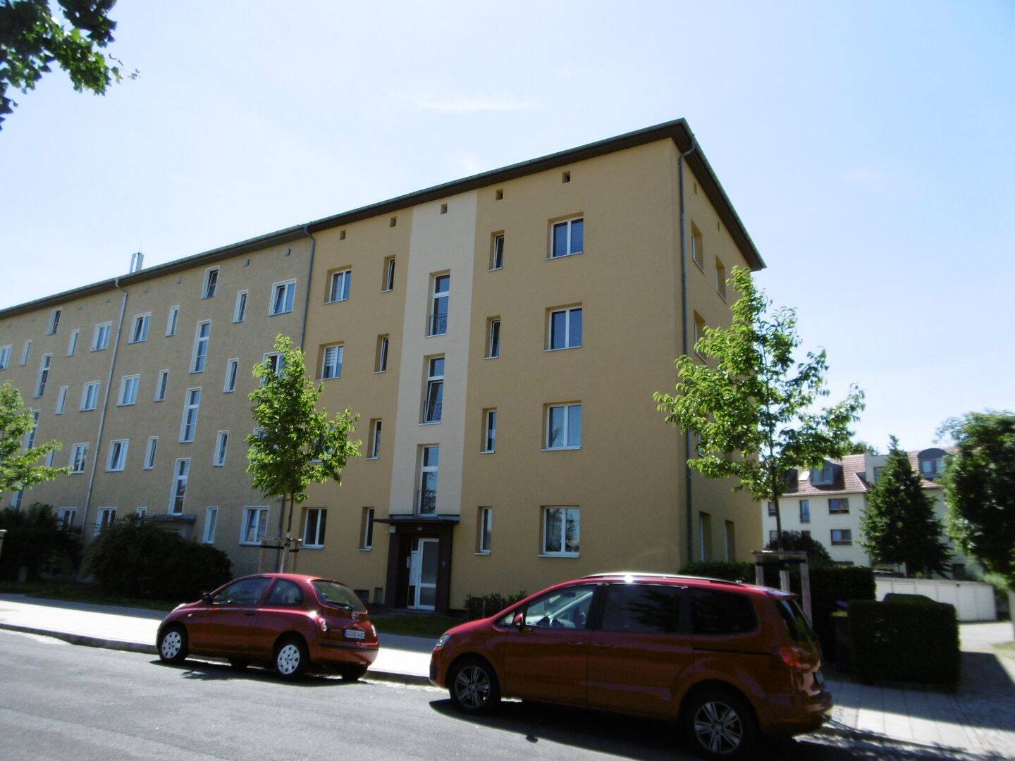 Ruhig und dennoch zentral - 2-Zimmer- Wohnung mit Südbalkon in Striesen! Bei Bedarf, mit Garage.