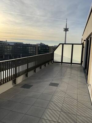 Helle 4-Zimmer-Wohnung mit Dachterrasse in Essen Südviertel! – 45128 Essen – Vorschaubild 2