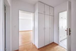 Großzügige 4-Zimmerwohnung mit viel Potenzial und 2 Balkonen – 80686 München – Vorschaubild 8