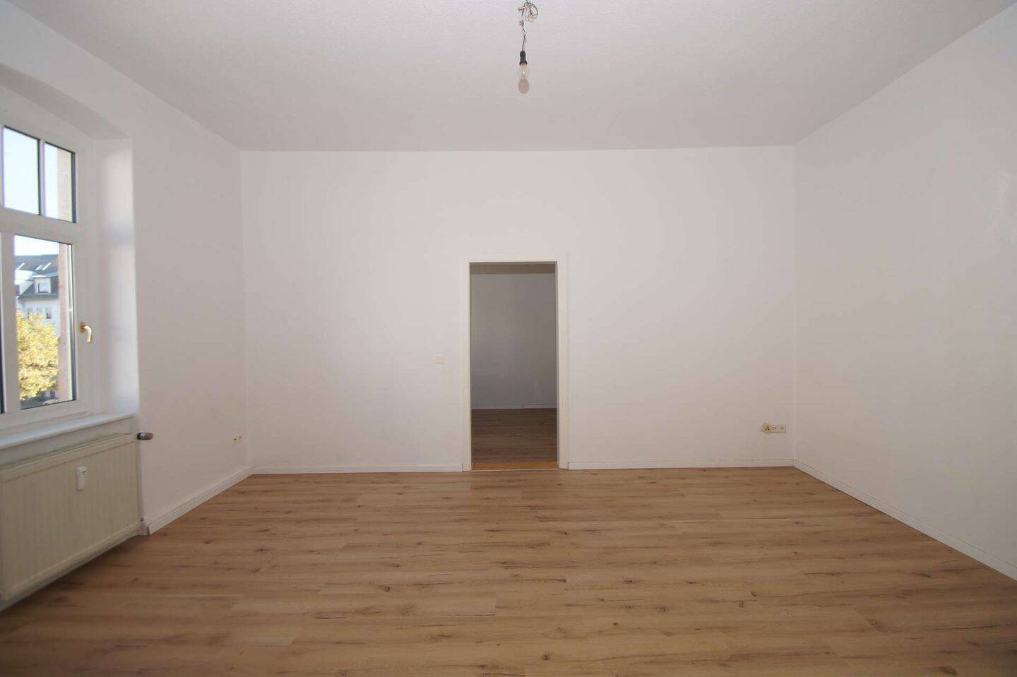 Stilvolle, renovierte 3-Zimmerwohnung mit EBK – Chemnitz – Vorschaubild 5