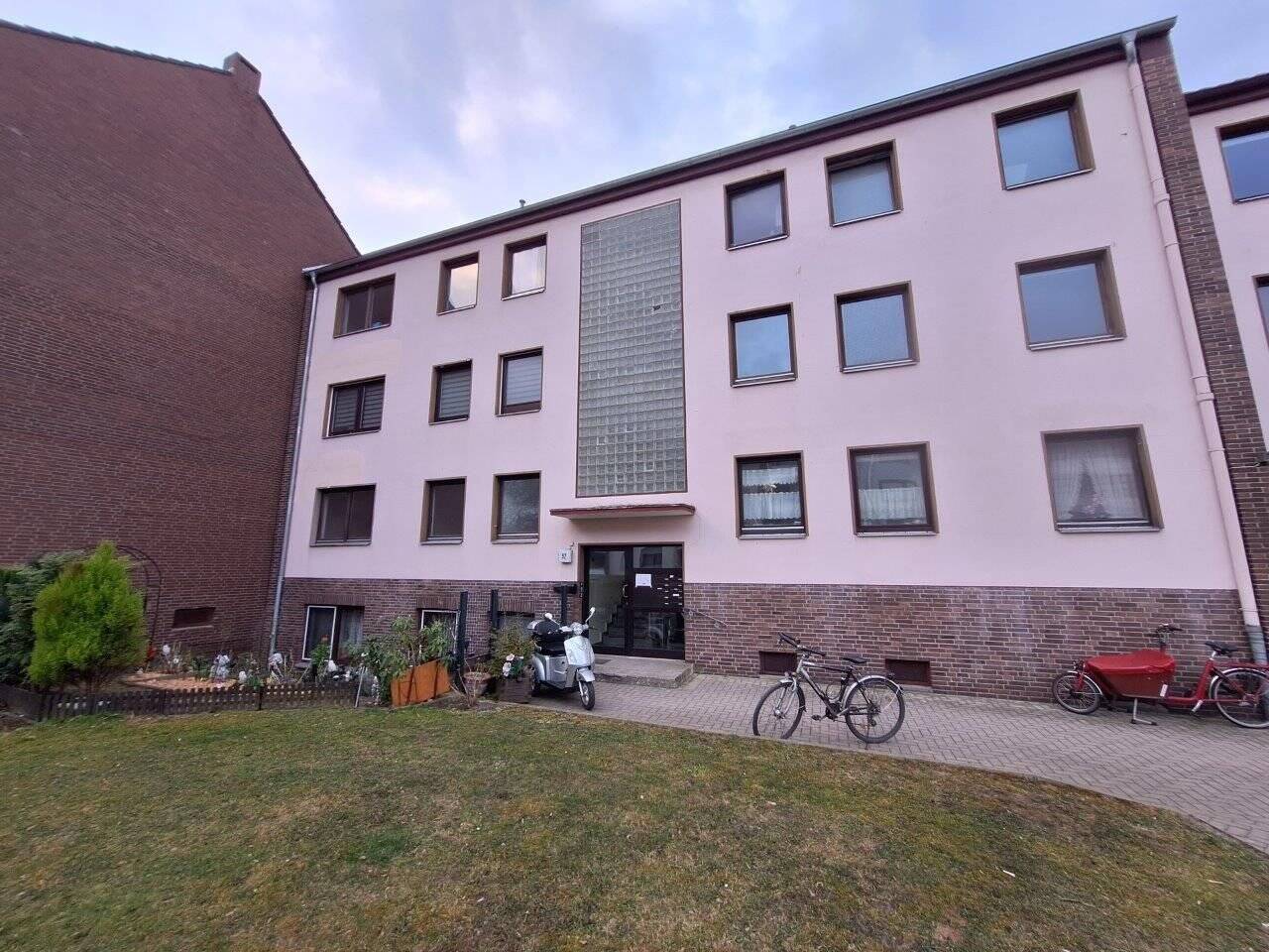 3 Zimmer Wohnung mit Balkon im Erdgeschoss