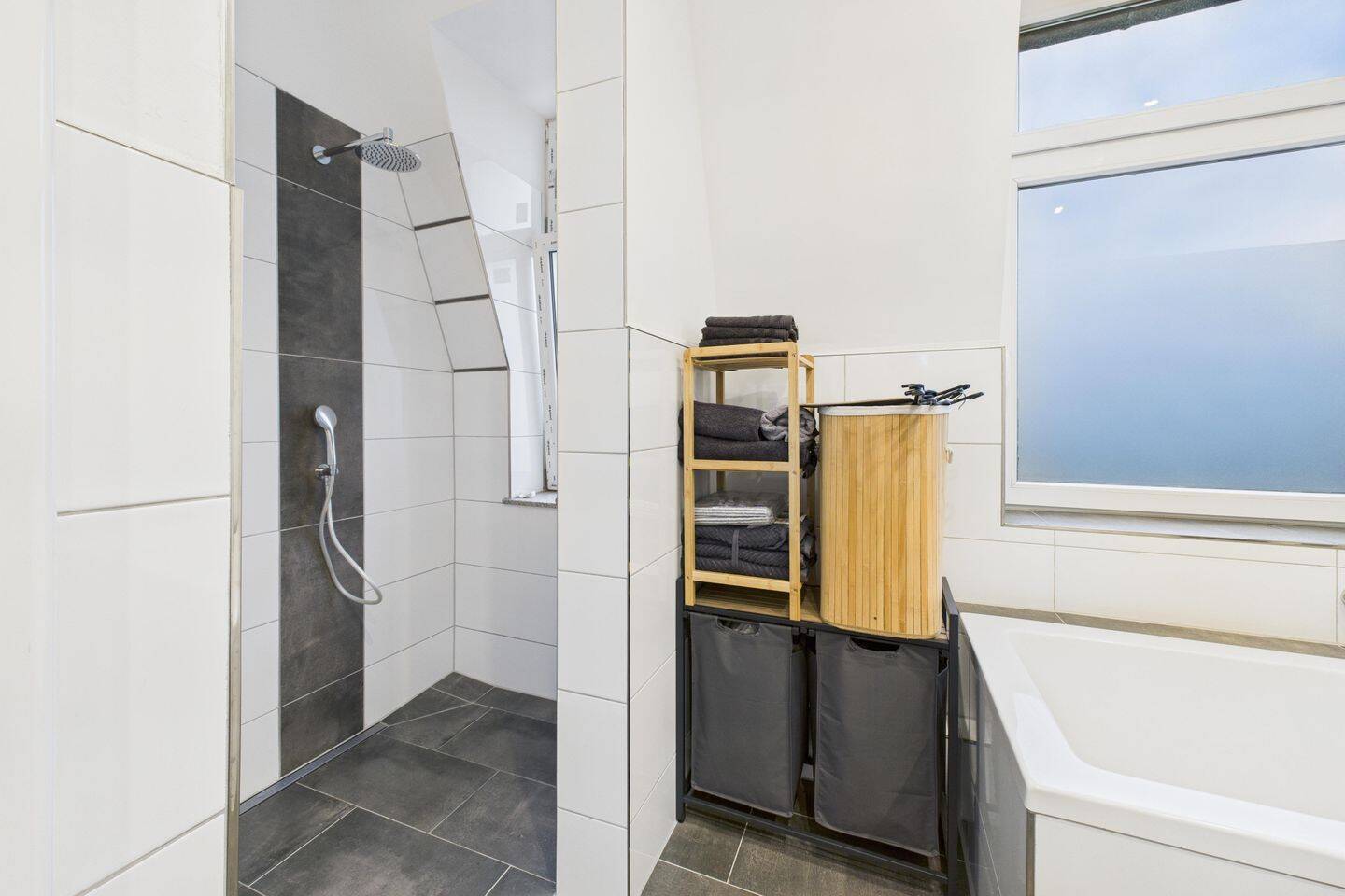 Kernsanierte Dachgeschosswohnung mit ca. 139 m² Grundfläche und Potenzial für Maisonette-Ausbau – Wuppertal – Vorschaubild 7
