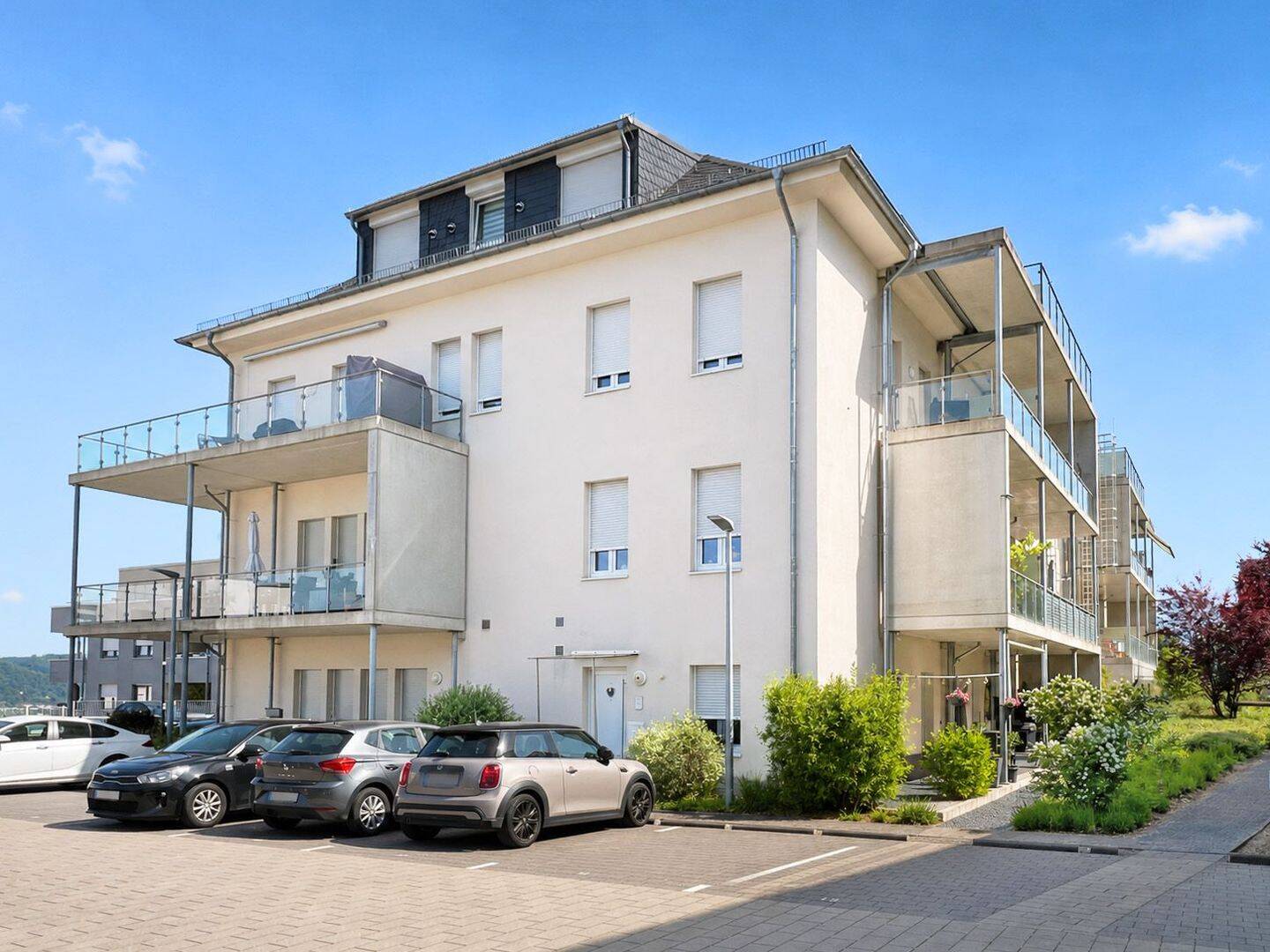 Moderne ETW mit Dachterrasse und 2 PKW Stellplätzen