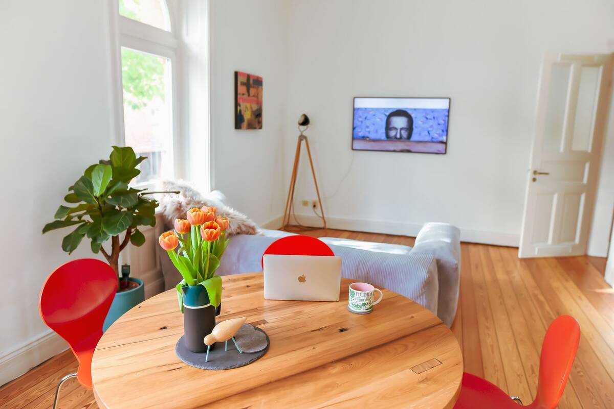 Hamburg-Neustadt: Elegante Altbauwohnung in bester Lage – 20355 Hamburg – Bild 1 von 9