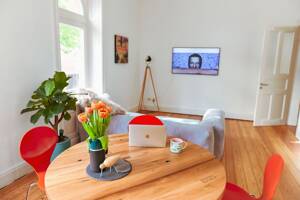 Hamburg-Neustadt: Elegante Altbauwohnung in bester Lage