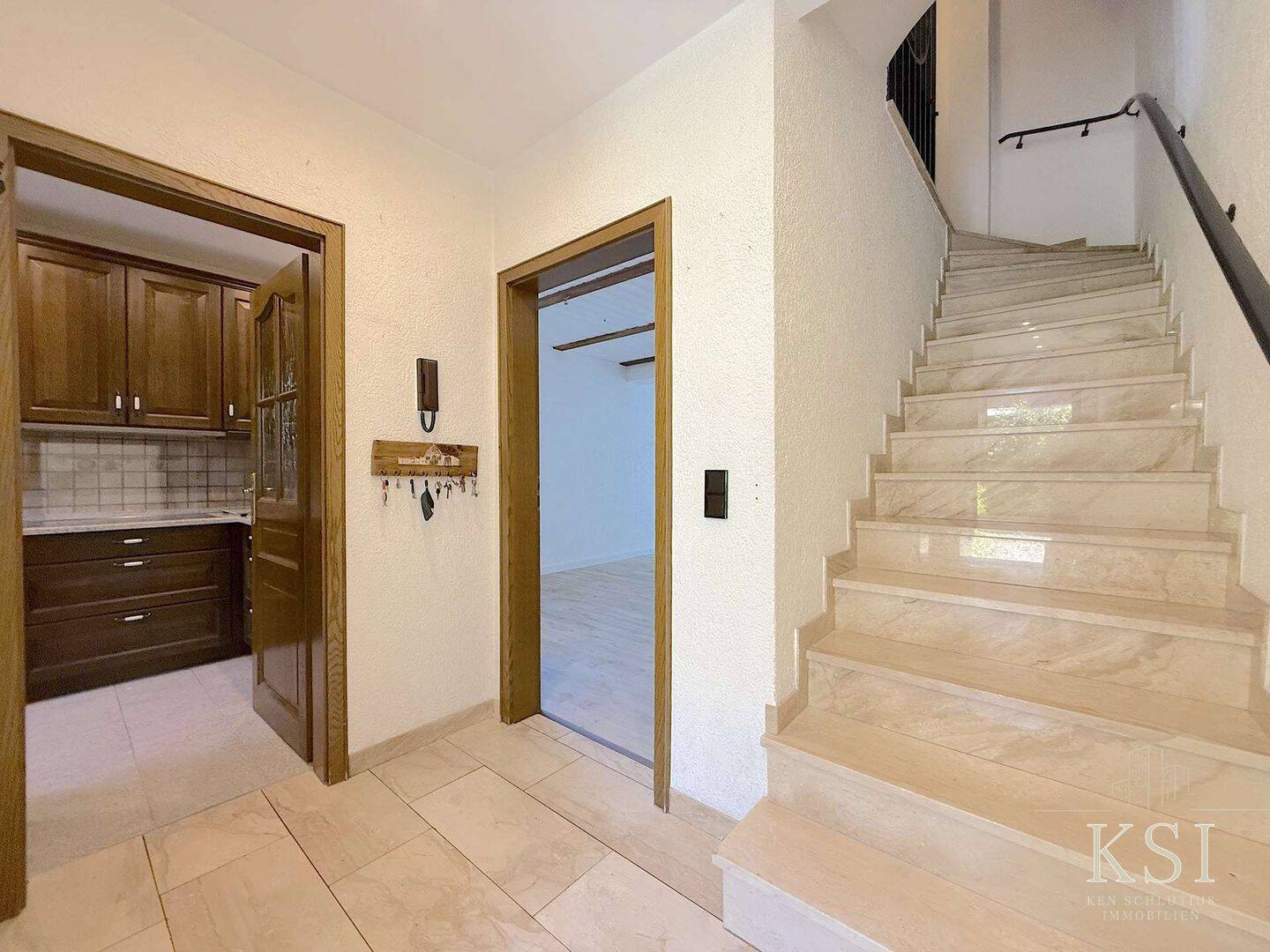 Ihr neues Zuhause: Charmantes Reihenendhaus mit Garten und Garage! – Gelsenkirchen – Vorschaubild 9