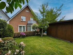 Hamburg/ Jenfeld: Doppelhaushälfte (DHH) mit 5 Zimmern, Garten und Carport in ruhiger Lage