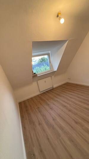 Helle Dachgeschosswohnung mit großzügigem Wohnbereich und modernem Ambiente – 45143 Essen – Vorschaubild 6