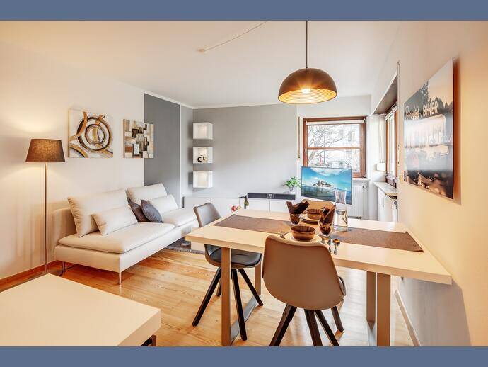 Möbliert: Moderne und helle Maisonette Wohnung zur Miete