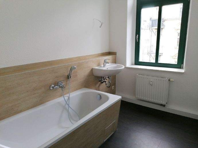 !! 4-Raum-Wohnung mit 2 Bädern, Laminat und Balkon !! – Chemnitz – Vorschaubild 6