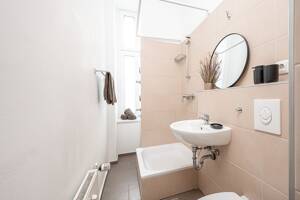 Eine Oase im Prenzlauer Berg - frei 2-Zimmer-Altbauwohnung mit Terrasse – 10435 Berlin – Vorschaubild 4