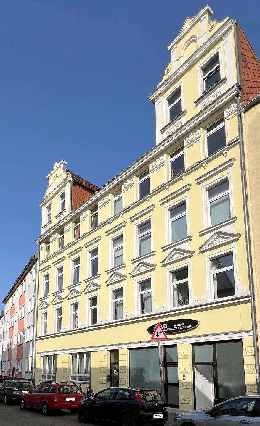 Stilvolle Dachgeschosswohnung im Jugenstilhaus in Hannover-List !!!