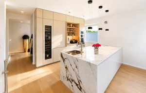 EXKLUSIVES DESIGNERHAUS FÜR HÖCHSTE ANSPRÜCHE - für 1.2 MIO € modernisiert- 350 qm Villengrundstück