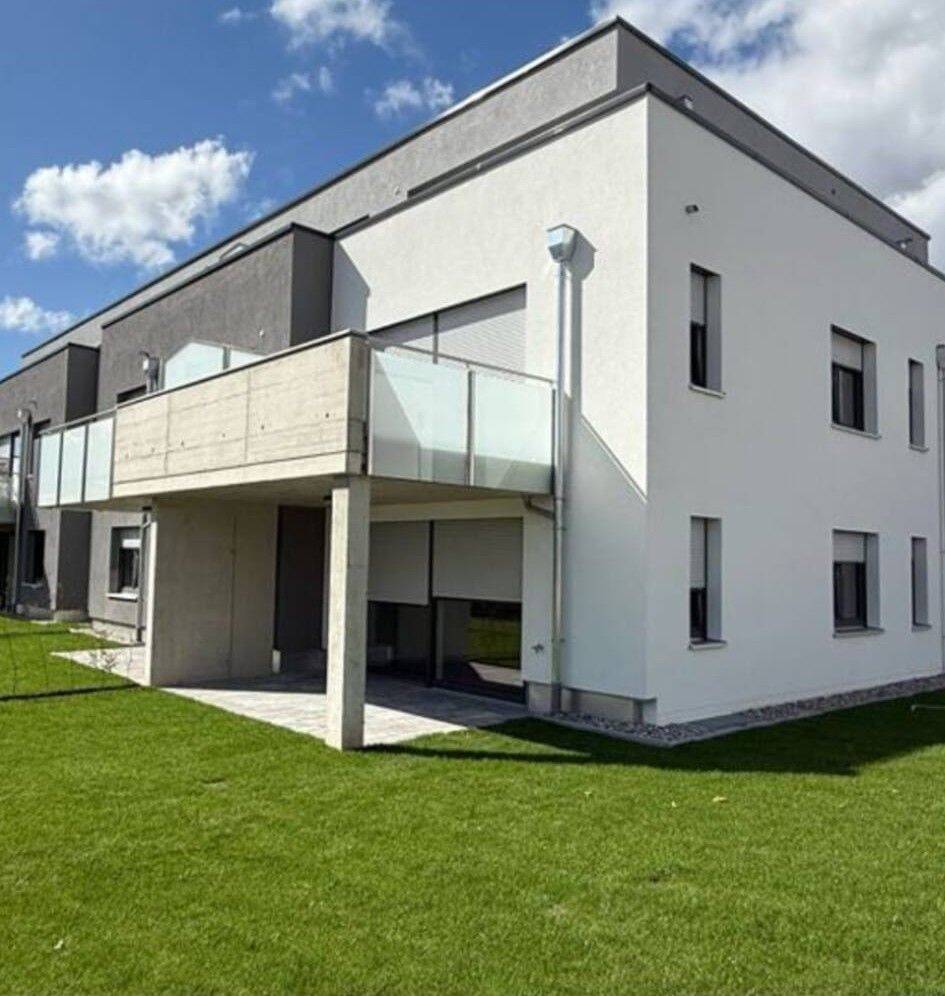 Erstbezug 3 Zi-Wohnung mit Terrasse und Garten