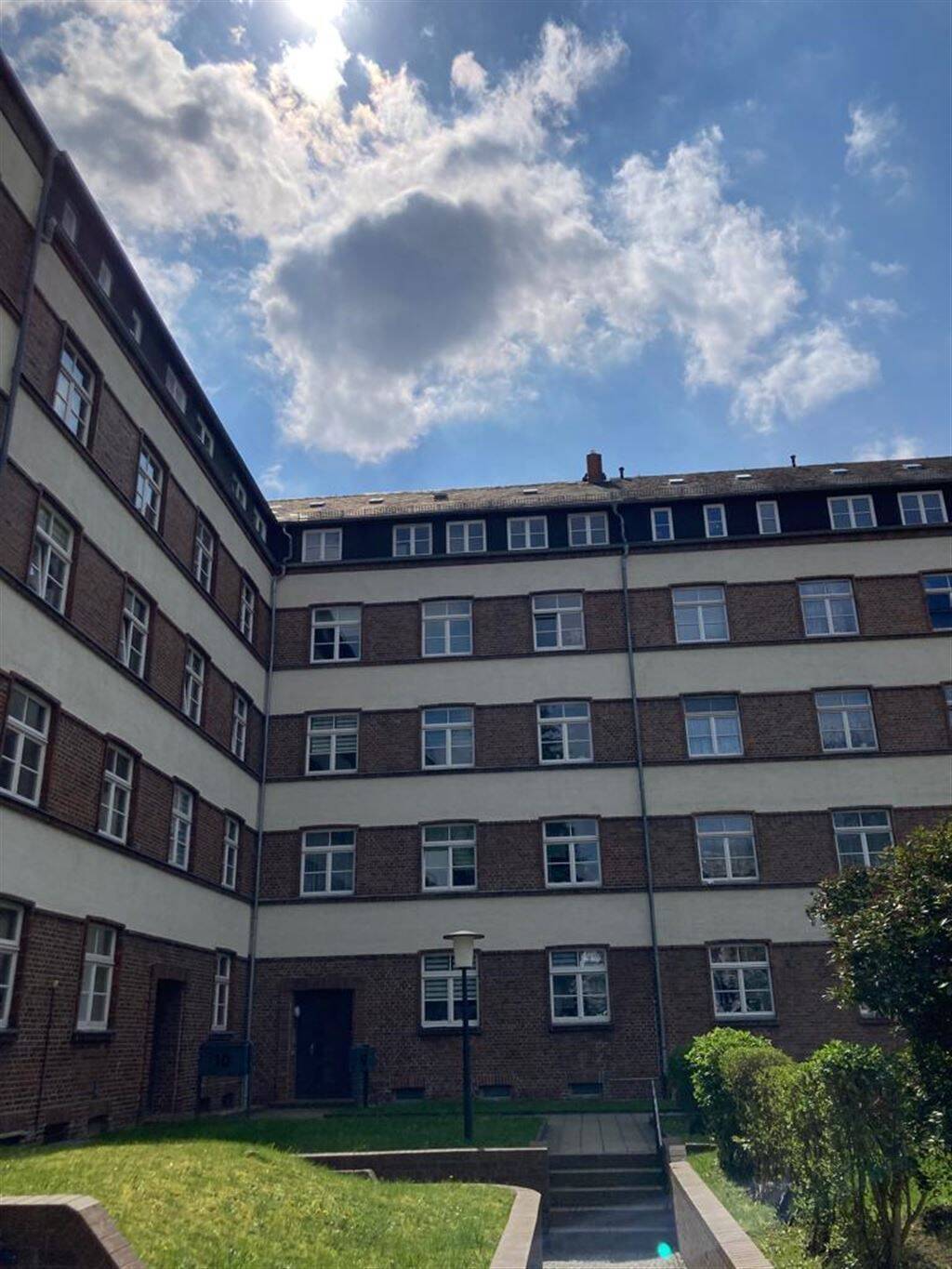 Gemütliche 3-Zimmer mit Laminat, Balkon und Wannenbad in ruhiger Lage! EBK mgl. – Chemnitz – Vorschaubild 9