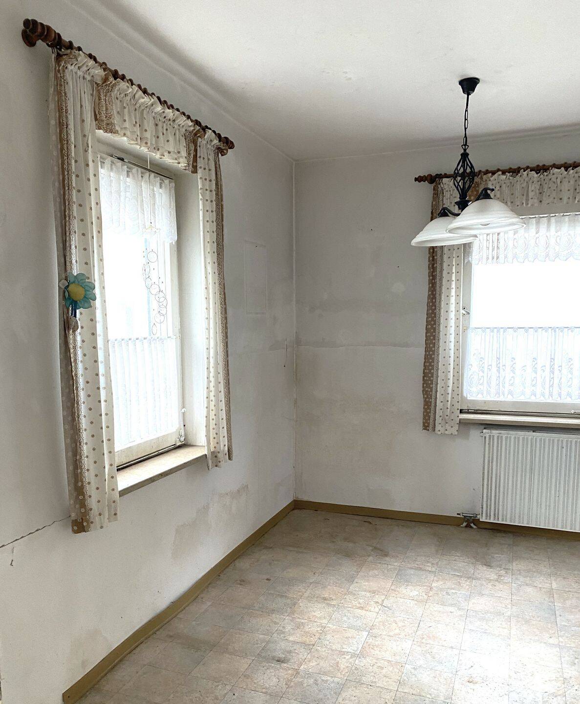WOHNHAUS - RENOVIERUNGSOBJEKT mit großem Potenzial für Wohnen und Gewerbe – Mallersdorf-Pfaffenberg – Vorschaubild 3