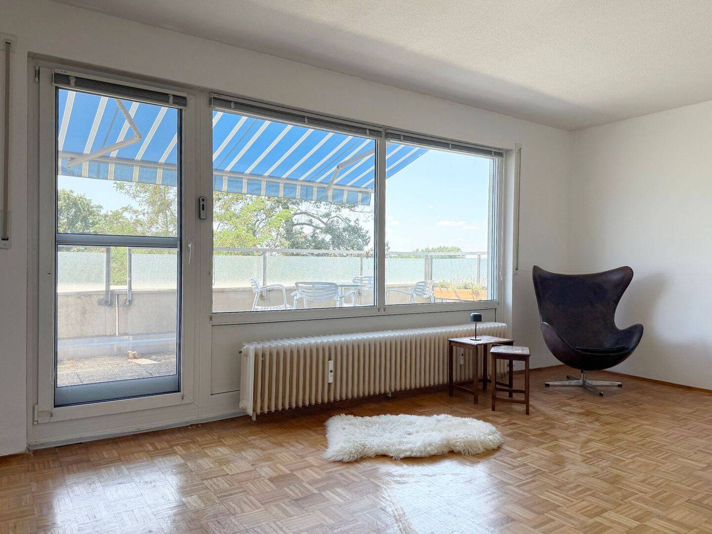 Licht & Sonne - Zeitlose Zwei-Zimmer-Wohnung mit großer Terrasse in Nürnberg Zerzabelshof – Nürnberg – Vorschaubild 3